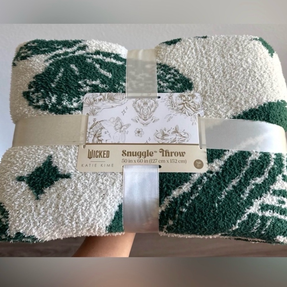 Wicked:For Good x Katie Kime Feather Knit Throw Blanket Green 50x60 NWT in Hand
